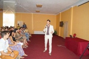 И теперь я очень счастлив, что я могу помогать в этом людям! И теперь я очень счастлив, что я могу помогать в этом людям!