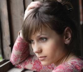 Она постоянно думает о будущем, строит планы и живет будущим Она постоянно думает о будущем, строит планы и живет будущим