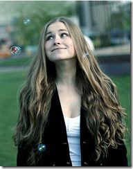 Счастье - это мгновение, которое существует только здесь и сейчас. Счастье - это мгновение, которое существует только здесь и сейчас.