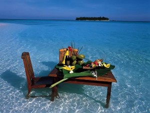 romanticheskij-uzhin-maldivy